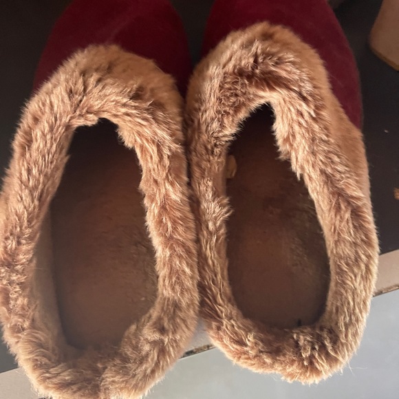 Super warm and comfy slippers with hard sole - Picture 2 of 2